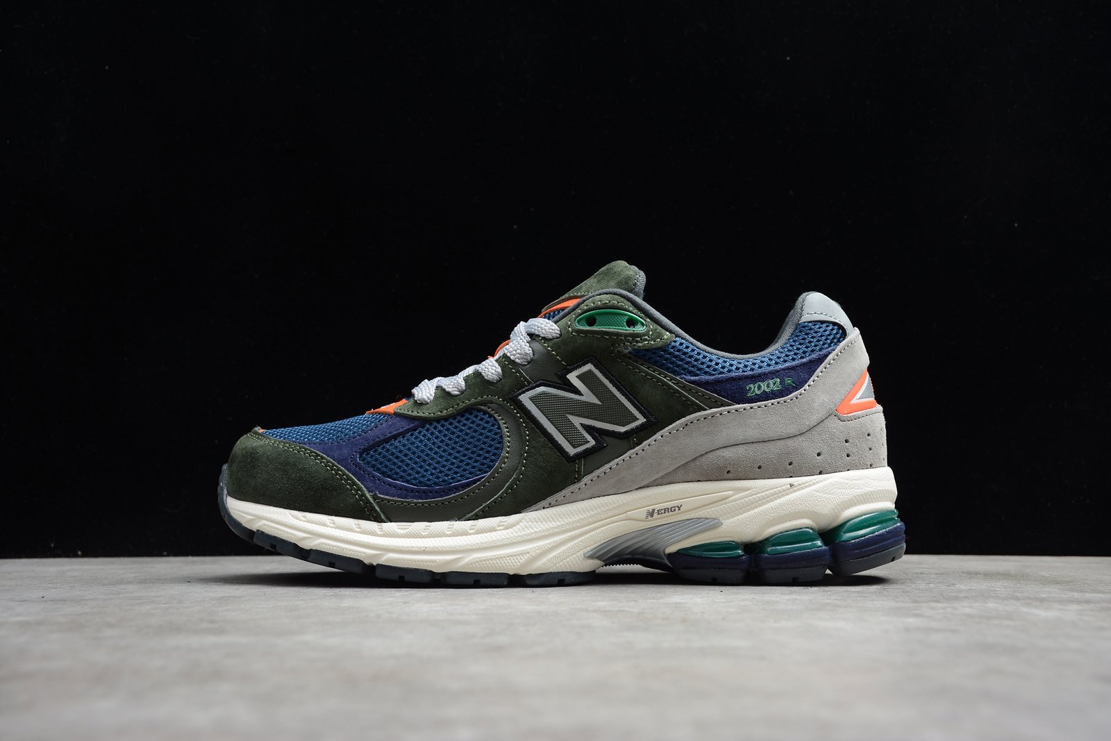 New balance 2002R