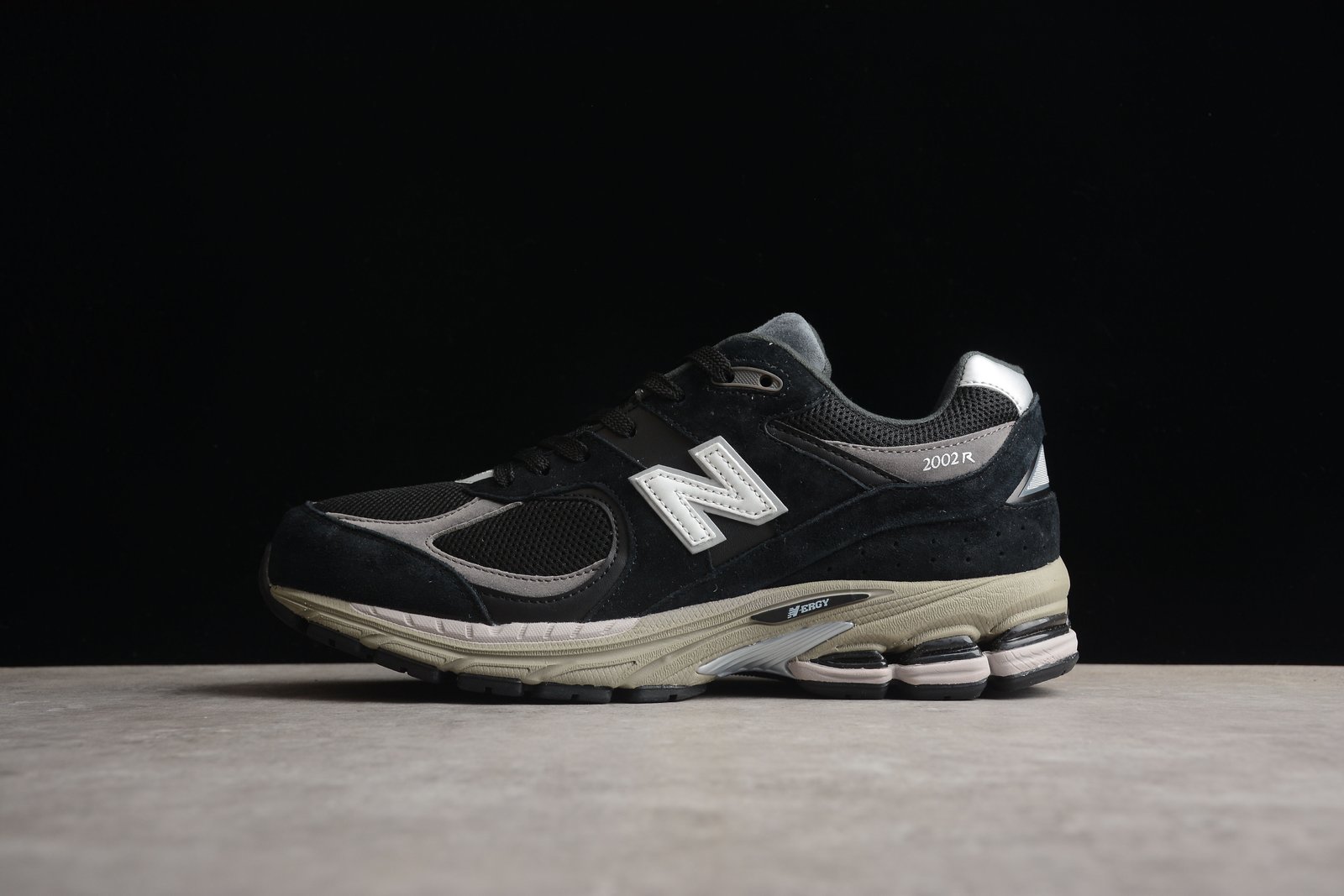 New balance 2002R