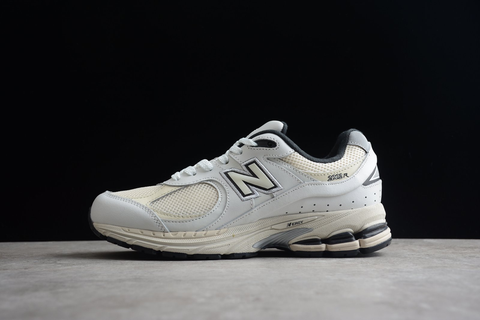 New balance 2002R